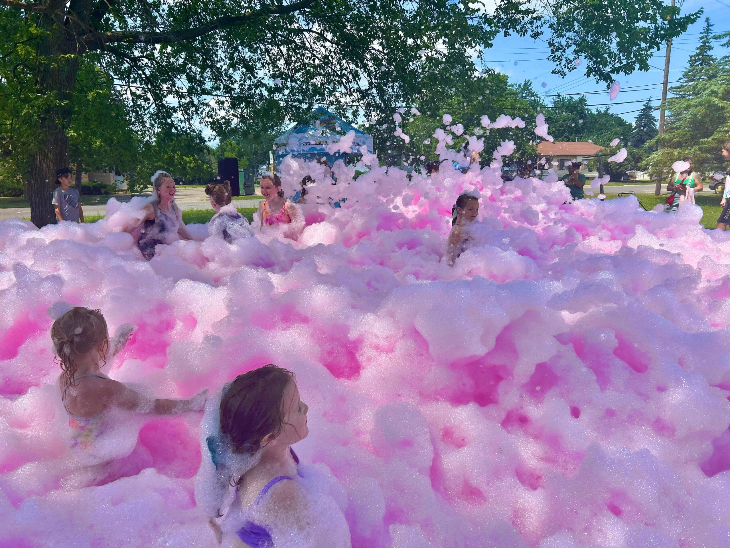 Colored foam party pink scaled